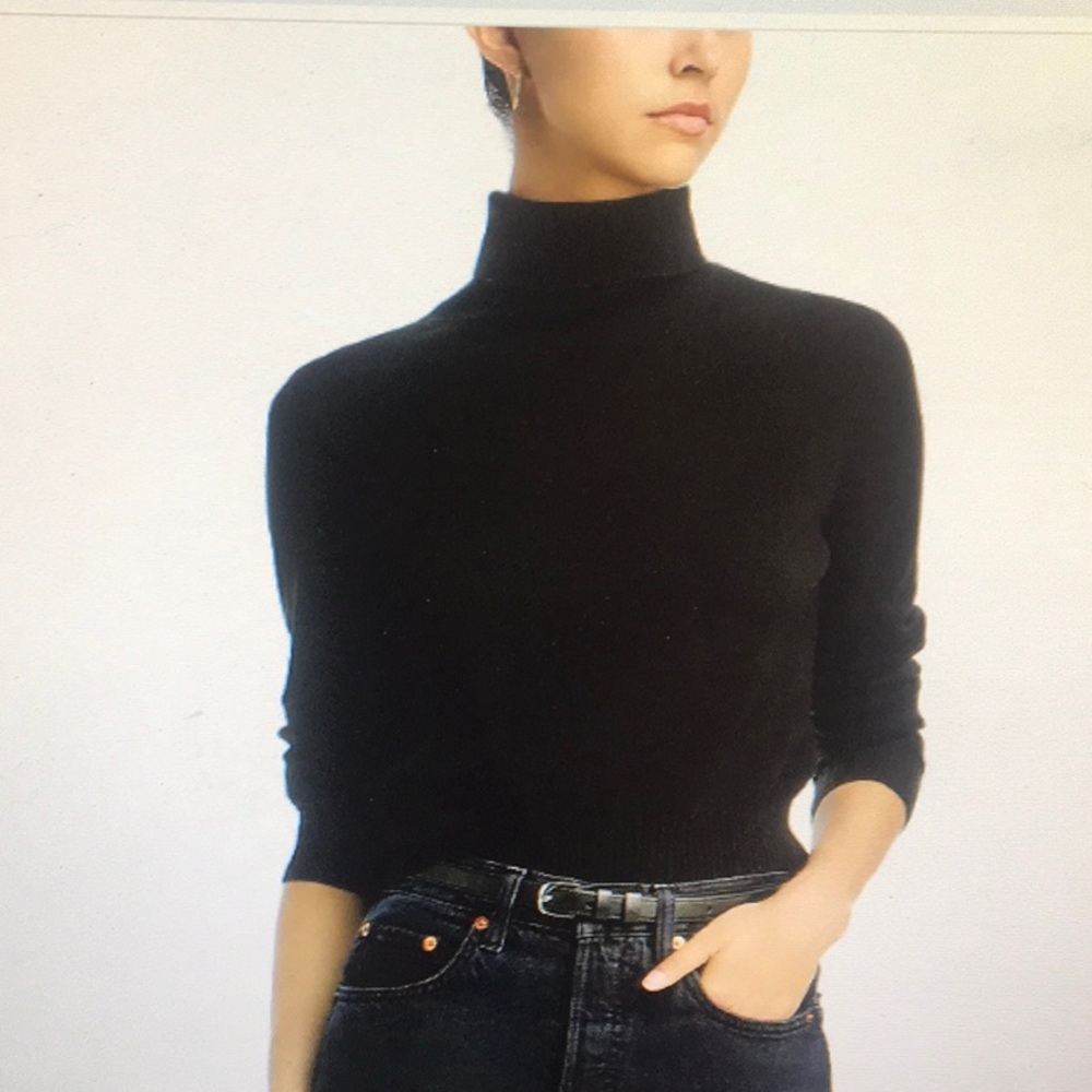 FRENCH CONNECTION/BLACK-“BABYSOFT” TURTLENECK SWEATER